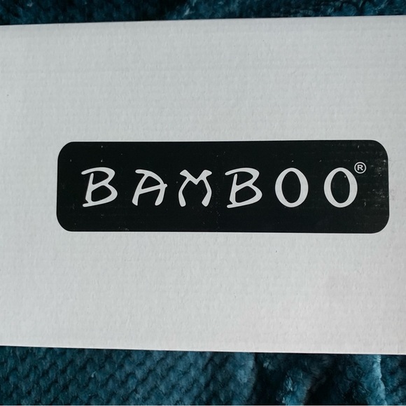 🌸White Bamboo Strap Sandals in box. New! 4 sizes available. - Picture 4 of 4